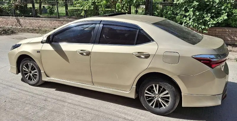 toyota-corolla-altis-grande-2015-autimatic-18-full-option-big-4
