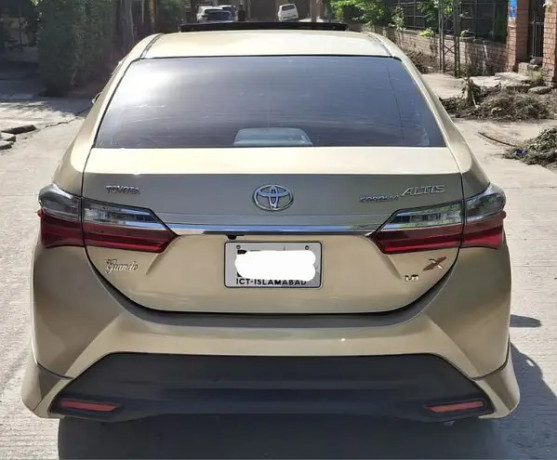 toyota-corolla-altis-grande-2015-autimatic-18-full-option-big-9