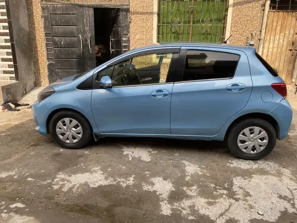 toyota-vitz-f-13-big-2