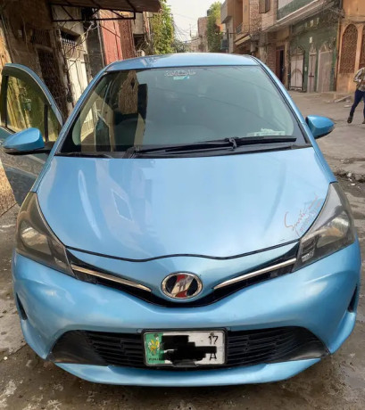 toyota-vitz-f-13-big-0