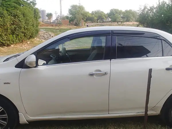 toyota-corolla-gli-13-vvti-2013-big-5