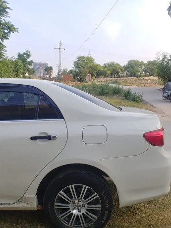 toyota-corolla-gli-13-vvti-2013-big-8