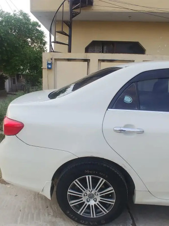 toyota-corolla-gli-13-vvti-2013-big-2