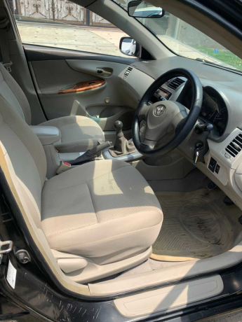 toyota-corolla-altis-x-manual-16-big-2