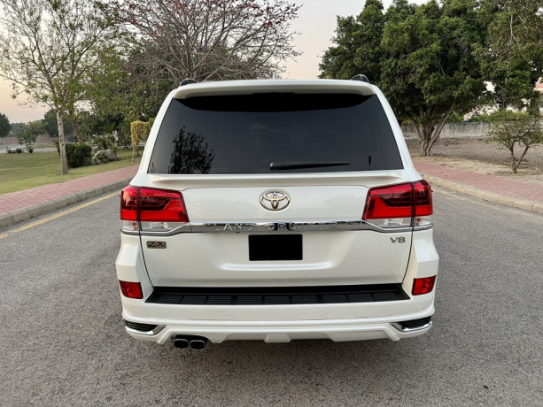 toyota-land-cruiser-zx-2016-big-3