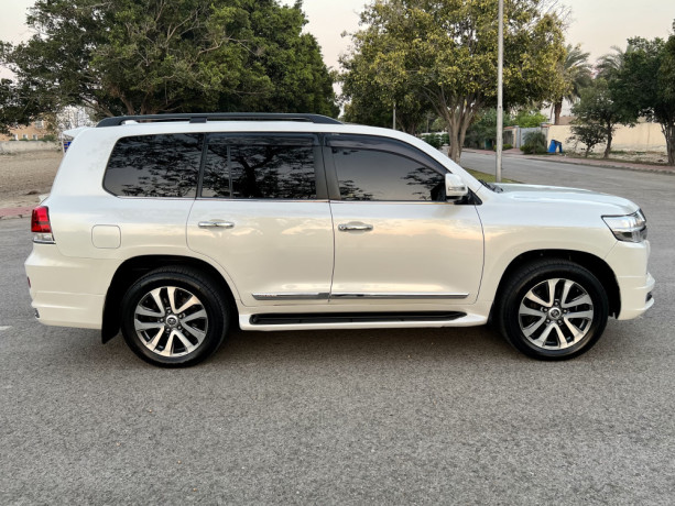 toyota-land-cruiser-zx-2016-big-1