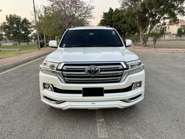 toyota-land-cruiser-zx-2016-big-7
