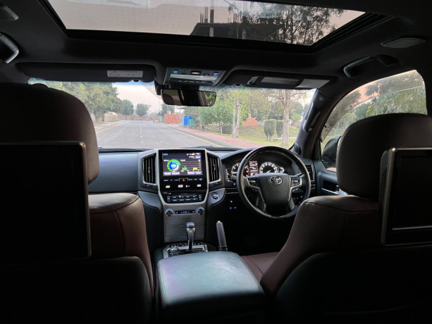 toyota-land-cruiser-zx-2016-big-8