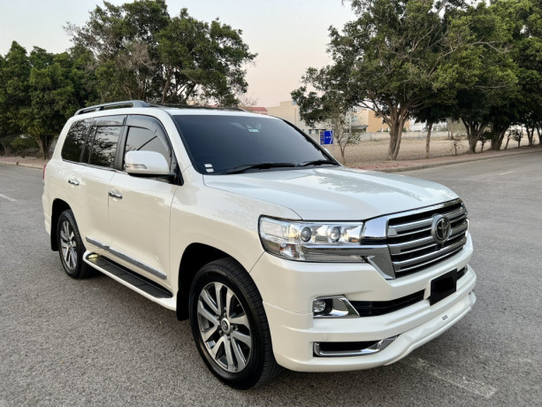 toyota-land-cruiser-zx-2016-big-0