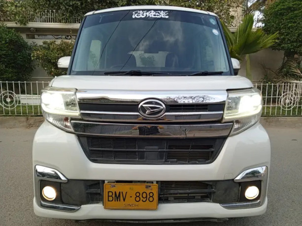 daihatsu-tanto-custom-201518-big-1