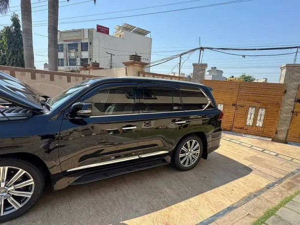 lexus-lx-series-lx570-2016-big-3
