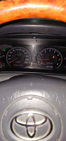toyota-corolla-altis-x-cvt-i-18-big-5