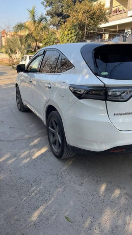 toyota-harrier-20-luxury-big-1
