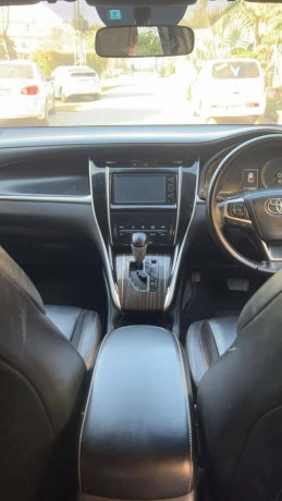 toyota-harrier-20-luxury-big-3