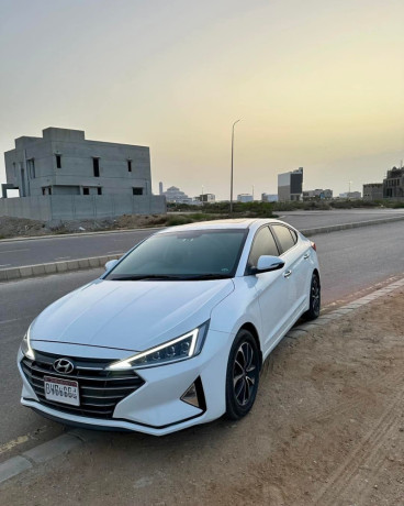 hyundai-elantra-hybrid-big-0
