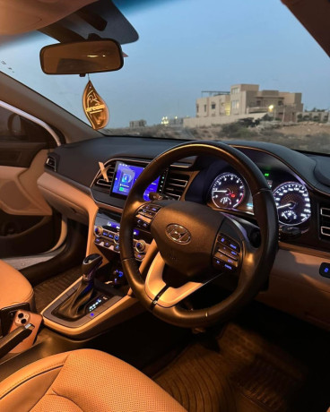 hyundai-elantra-hybrid-big-4