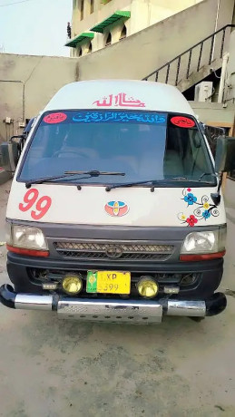 toyota-hiace-standard-roof-big-0