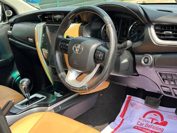 toyota-fortuner-28-sigma-4-big-3