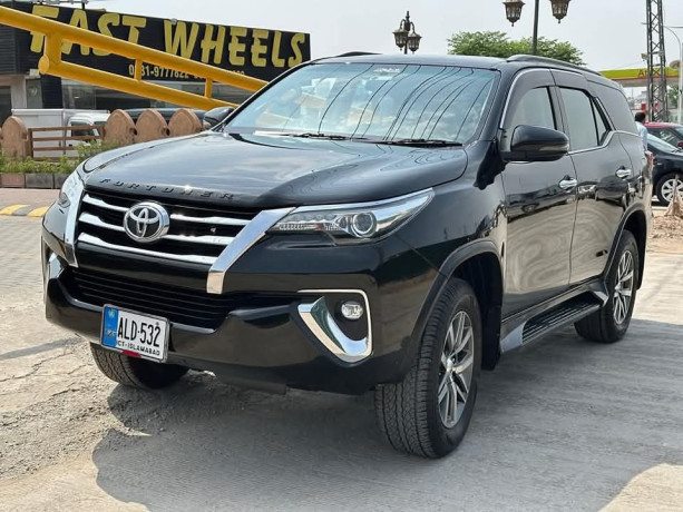 toyota-fortuner-28-sigma-4-big-8