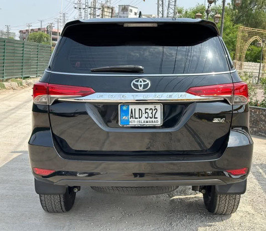 toyota-fortuner-28-sigma-4-big-1