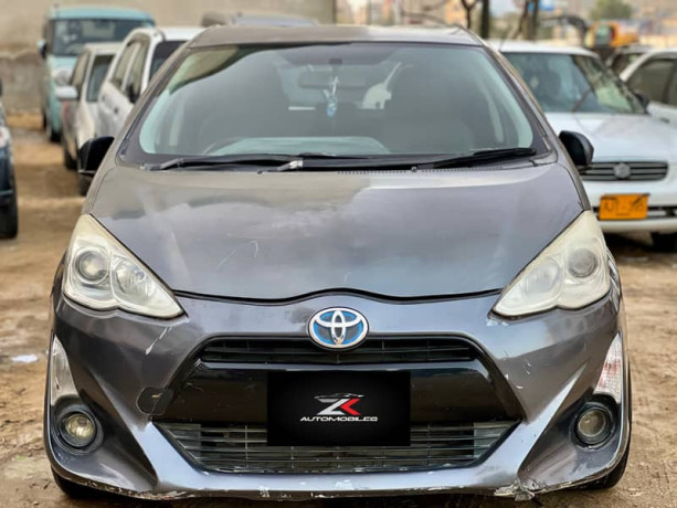 toyota-aqua-s-push-model-201518-big-1