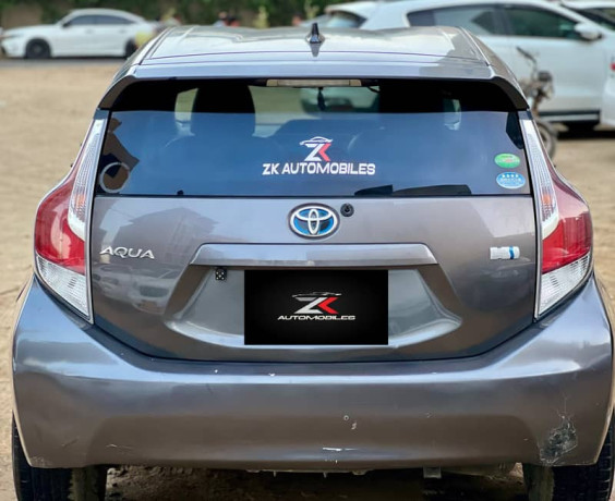 toyota-aqua-s-push-model-201518-big-5