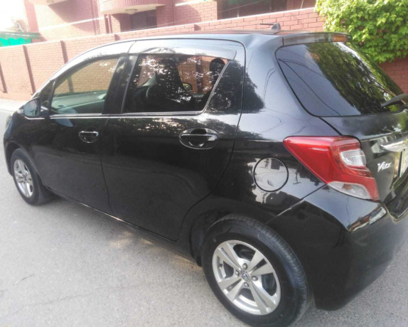 toyota-vitz-10f-safety-edition-iii-big-5