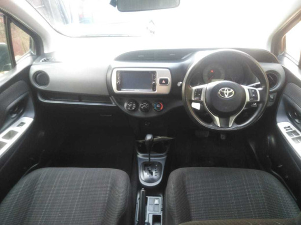 toyota-vitz-10f-safety-edition-iii-big-8