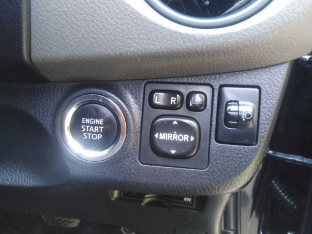 toyota-vitz-10f-safety-edition-iii-big-9