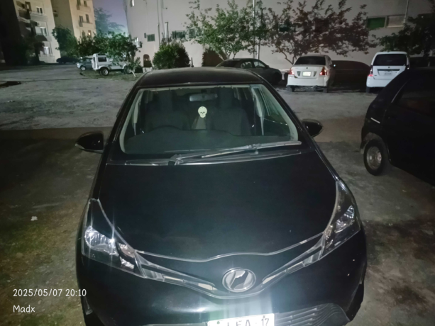 toyota-vitz-10f-safety-edition-iii-big-0
