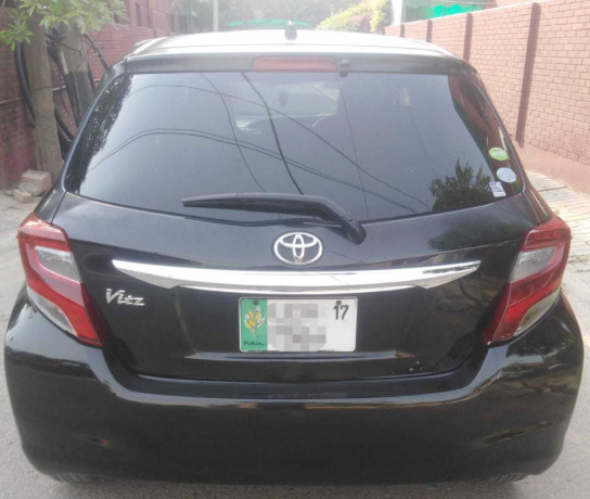 toyota-vitz-10f-safety-edition-iii-big-6