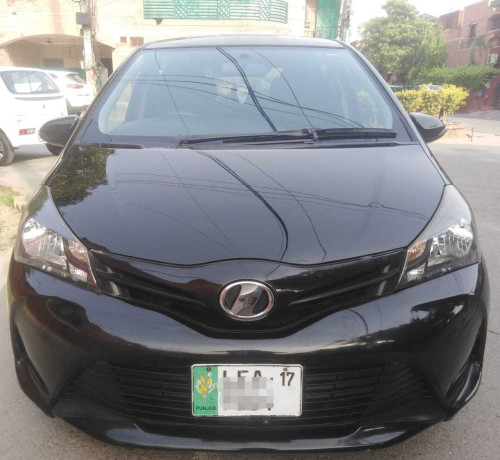 toyota-vitz-10f-safety-edition-iii-big-0