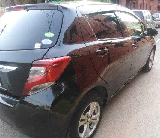 toyota-vitz-10f-safety-edition-iii-big-4