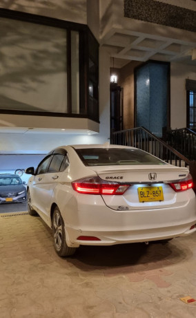 honda-grace-hybrid-dx-big-2