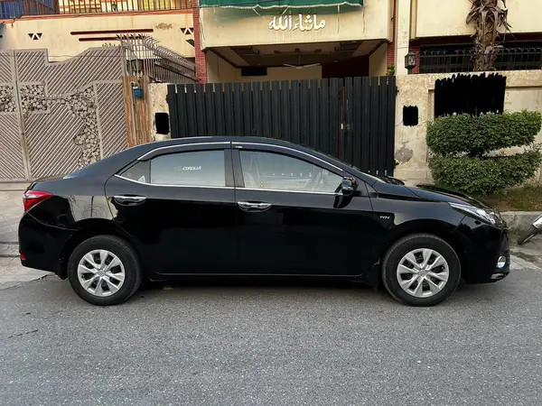 toyota-corolla-big-0