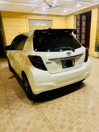 toyota-vitz-2014-big-3