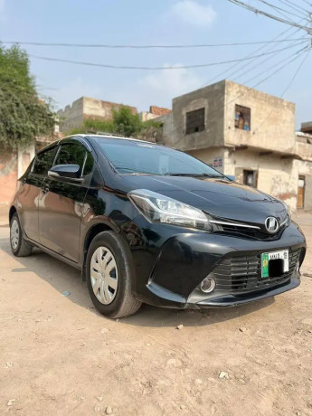 toyota-vitz-2014-big-6