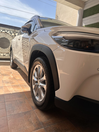 toyota-corolla-cross-hev-x-big-1