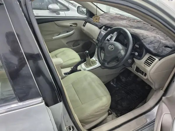 toyota-corolla-gli-2014-big-6