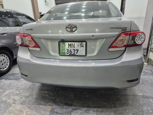 toyota-corolla-gli-2014-big-2