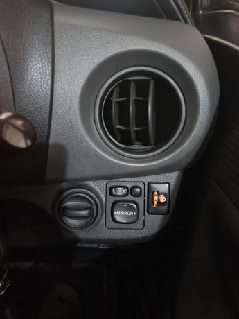 toyota-vitz-f-10-big-13