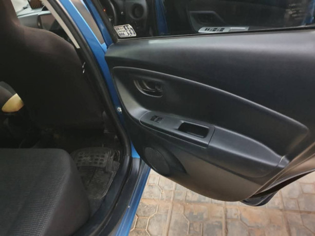 toyota-vitz-f-10-big-7