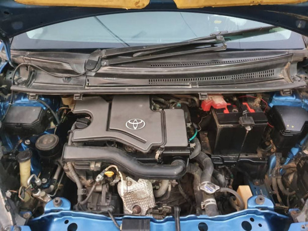 toyota-vitz-f-10-big-3