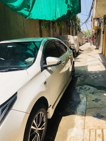 toyota-corolla-altis-x-cvt-i-18-big-0