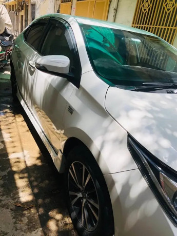 toyota-corolla-altis-x-cvt-i-18-big-2