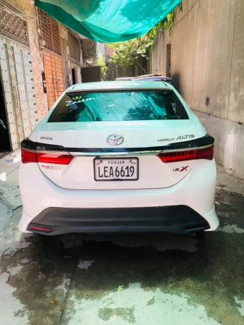 toyota-corolla-altis-x-cvt-i-18-big-1