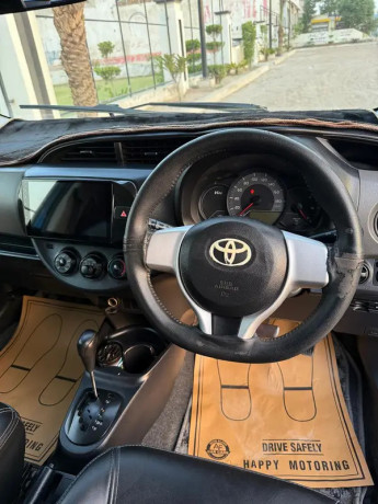 toyota-vitz-2014-big-8