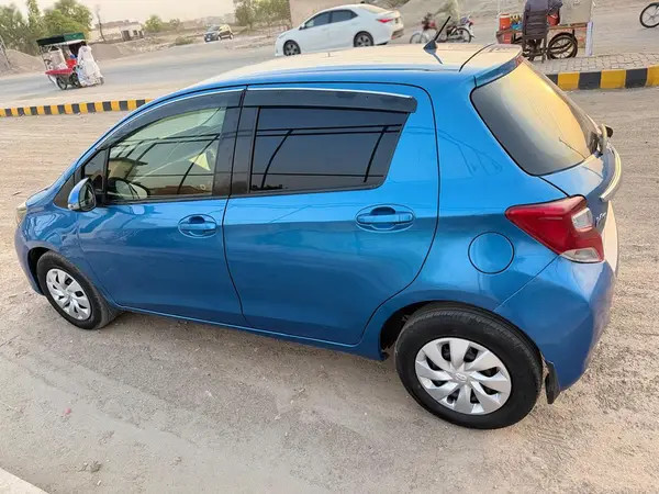 toyota-vitz-2014-big-2