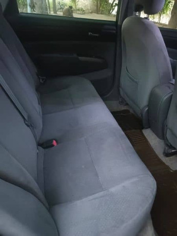 toyota-prius-alpha-s-big-2
