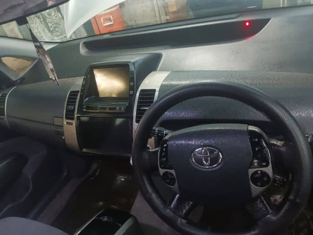 toyota-prius-alpha-s-big-6